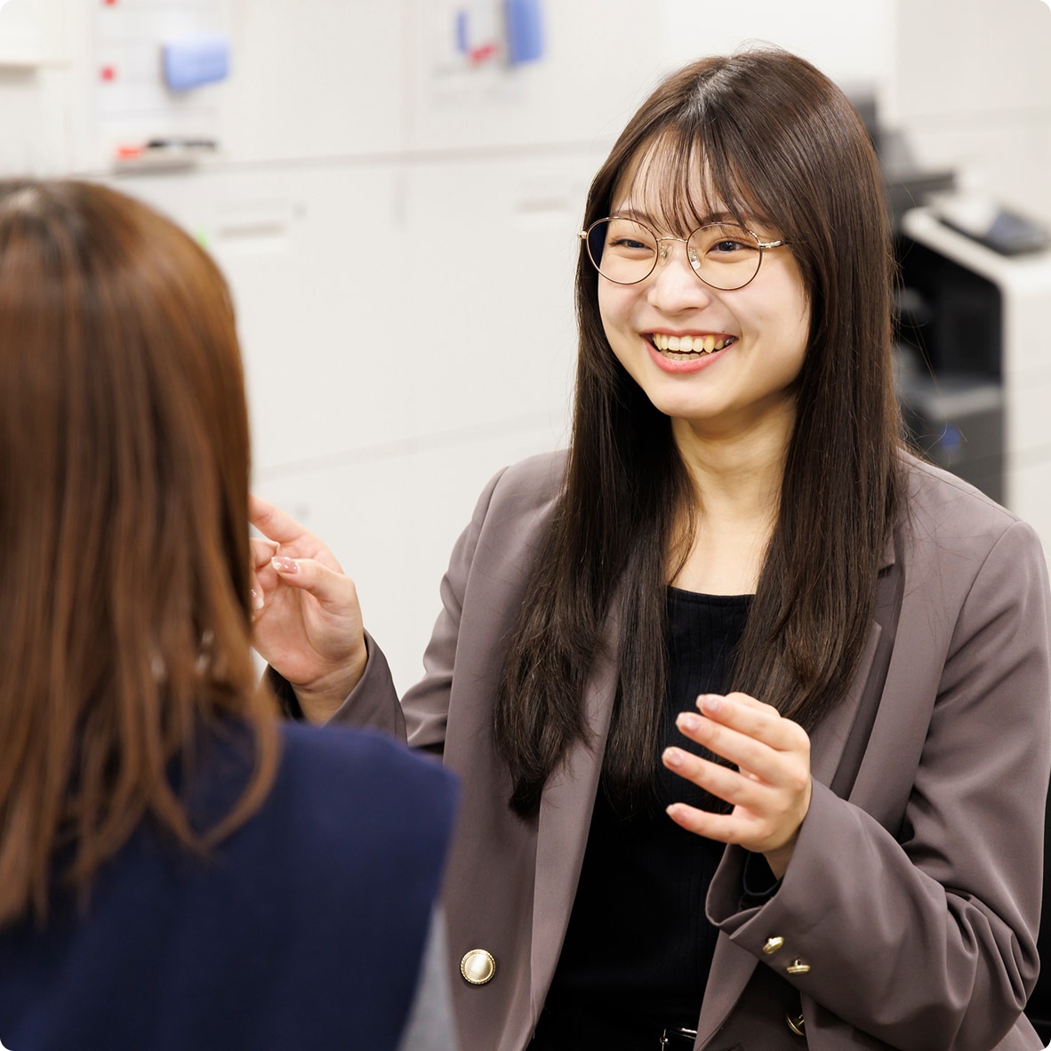 入社した当初は不安だらけでしたが、
周りの先輩方が親身になって
サポートしてくれました